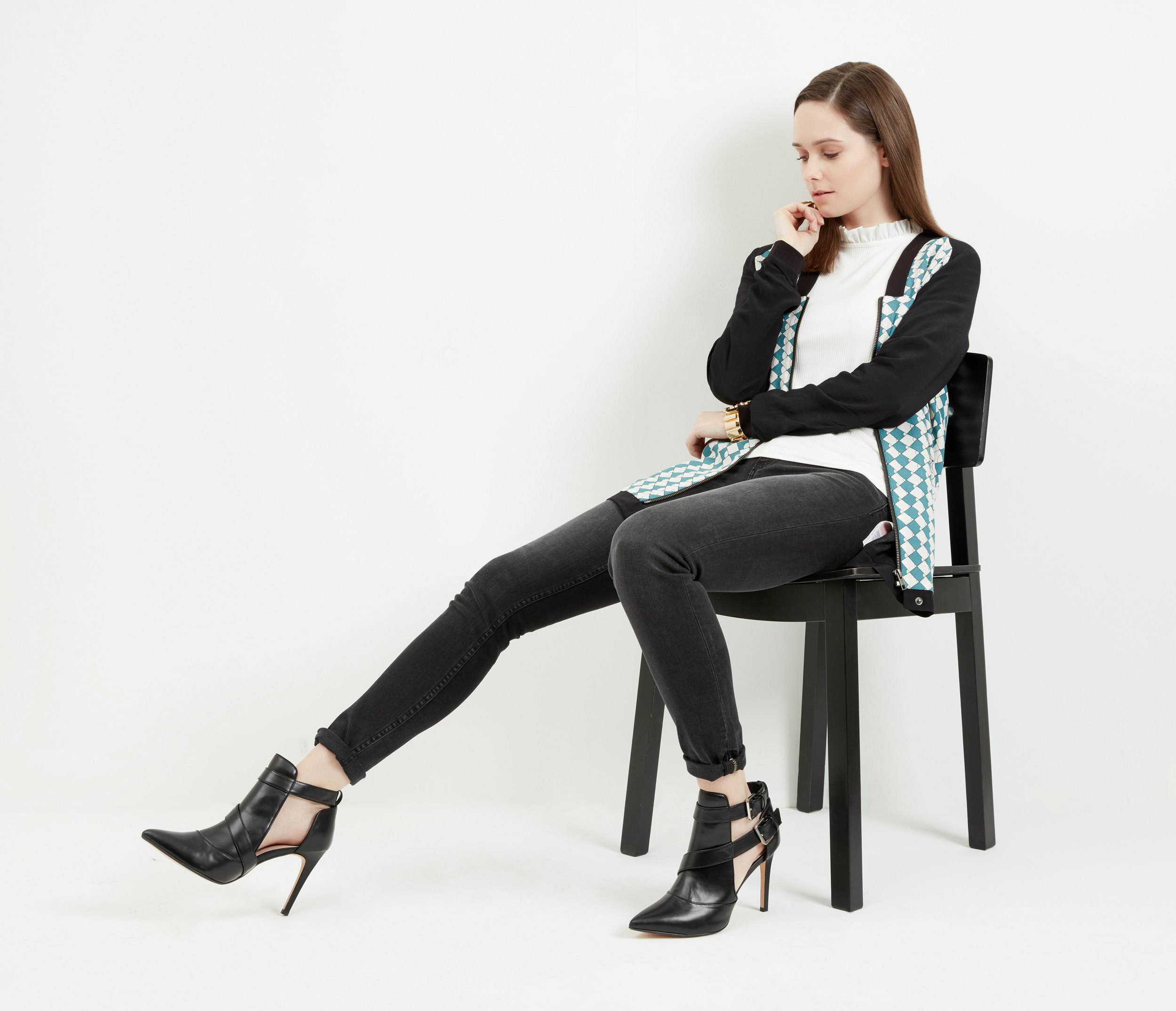Retouch Retouched product image of woman sitting in a chair